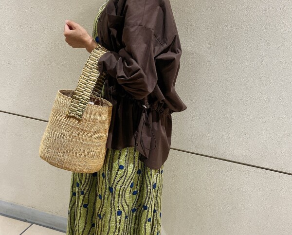 今から秋まで楽しめるシャツスタイル