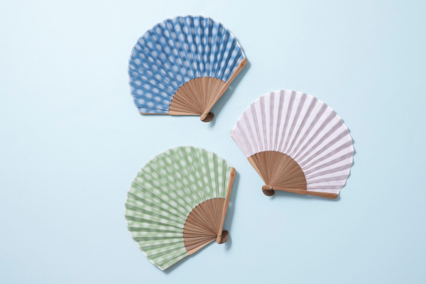 母の日に贈る、華やかなおでかけ小物🛍️