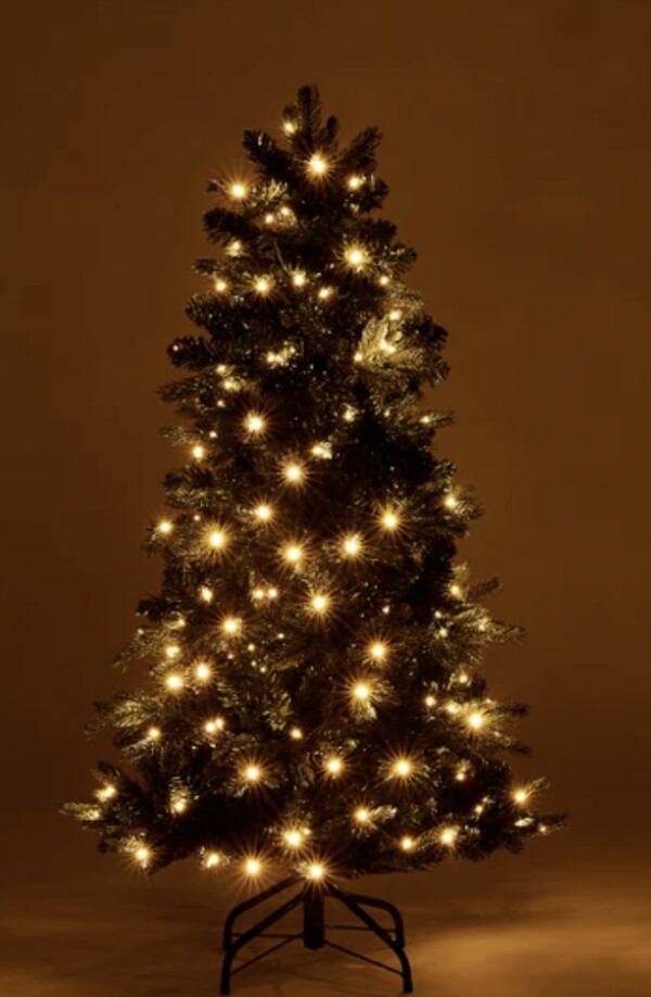 今年は３色！！LED付クリスマスツリー🎄✨