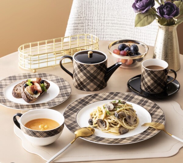 おしゃれな秋のおうちカフェを叶える✨タータンチェック柄のテーブルウェア☕