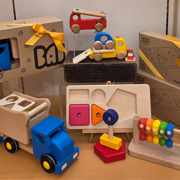 冬のギフトに木の温もりを