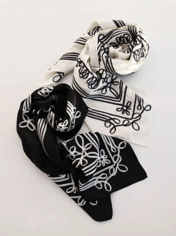 今季トレンドのスカーフご紹介✨