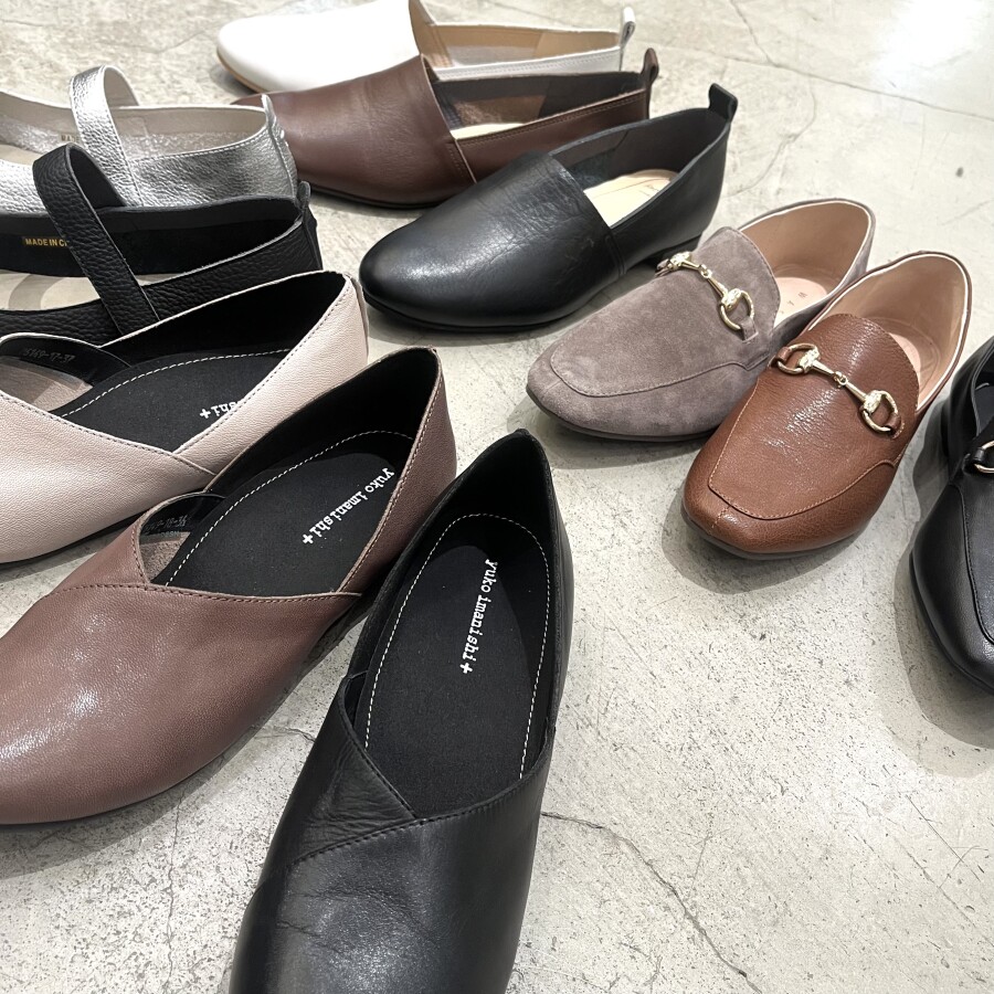 レザーフラットシューズをお探しの方に。