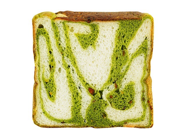 5月の限定食パンは、極生‟ピスタチオ”食パンです！