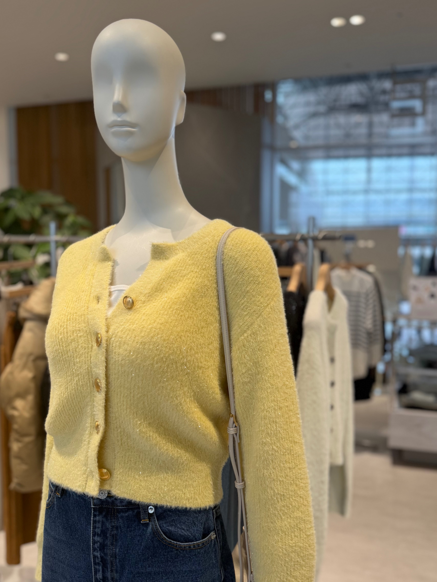 ホリデーシーズンに大活躍！キラキラふわふわニット🎄